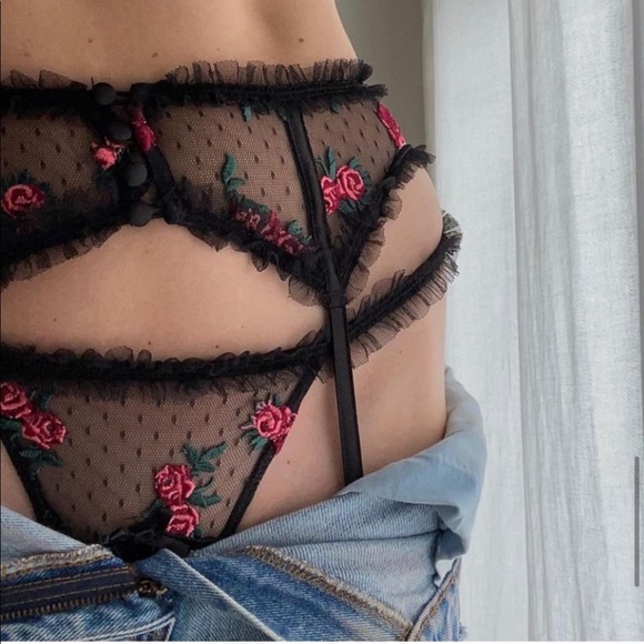 For LOVE &lemons 🌹 rosebud Garter